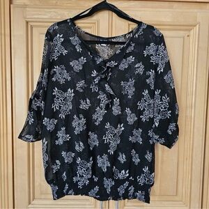Torrid Sz 1 Black/White Floral Blouse
